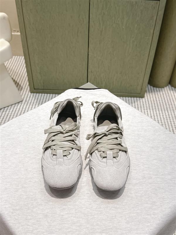 2025112716569360 310